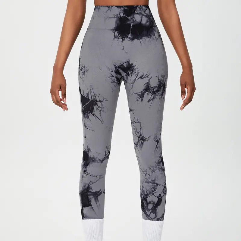 Las mujeres del gimnasio de ropa de yoga y Fitness